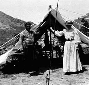 Sofas-letzte-Reise GB Zelt Diener