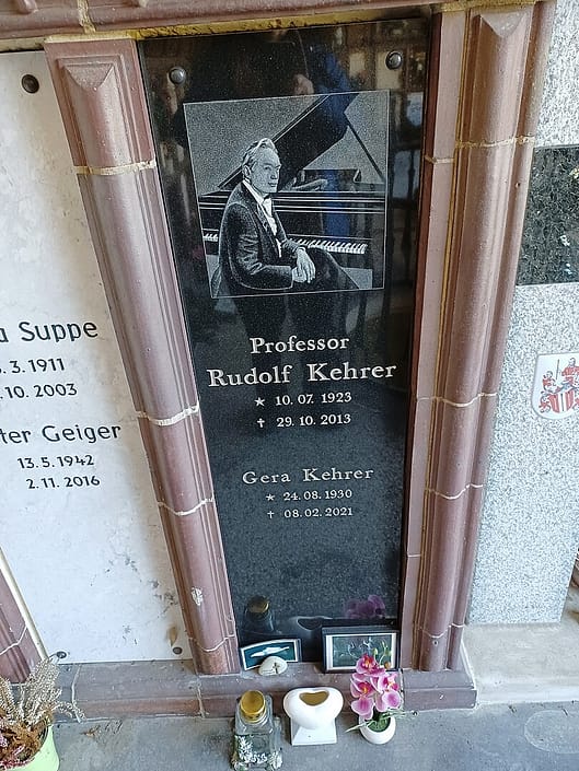 810px-Rudolf_Kehrer_Friedhof_Stubenrauchstr_(2)