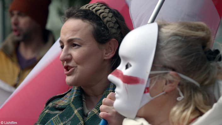 Natasa und Maskengesicht