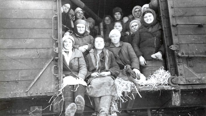 Ostarbeiterinnen im Waggon