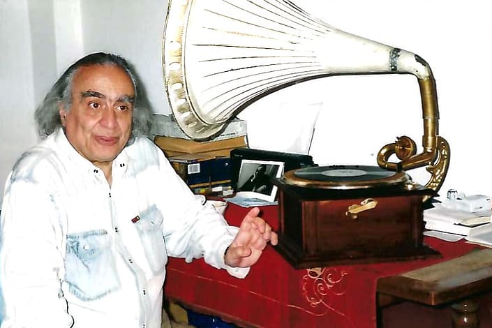 Giwi mit antikem Phonogramm